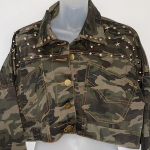 Essue Green Camouflage Studded Crop Jean Jacket Women’s Medium